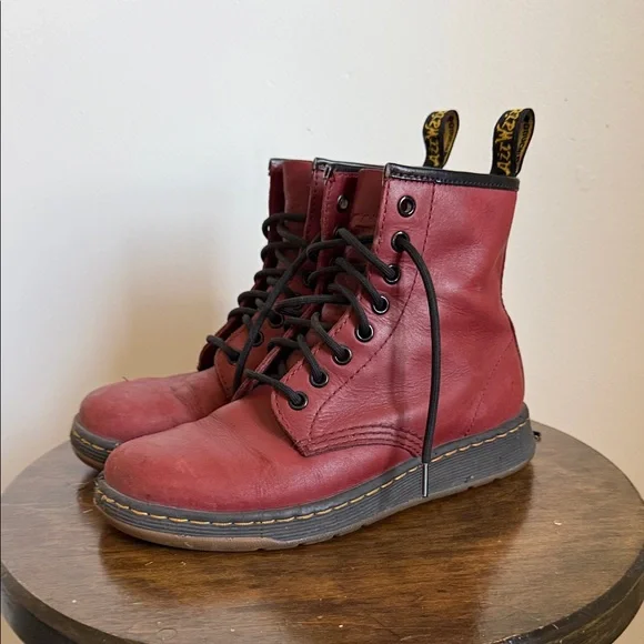 Dr. Martens Newton 8 Eye Leather Lite Boots - Picture 3 of 6